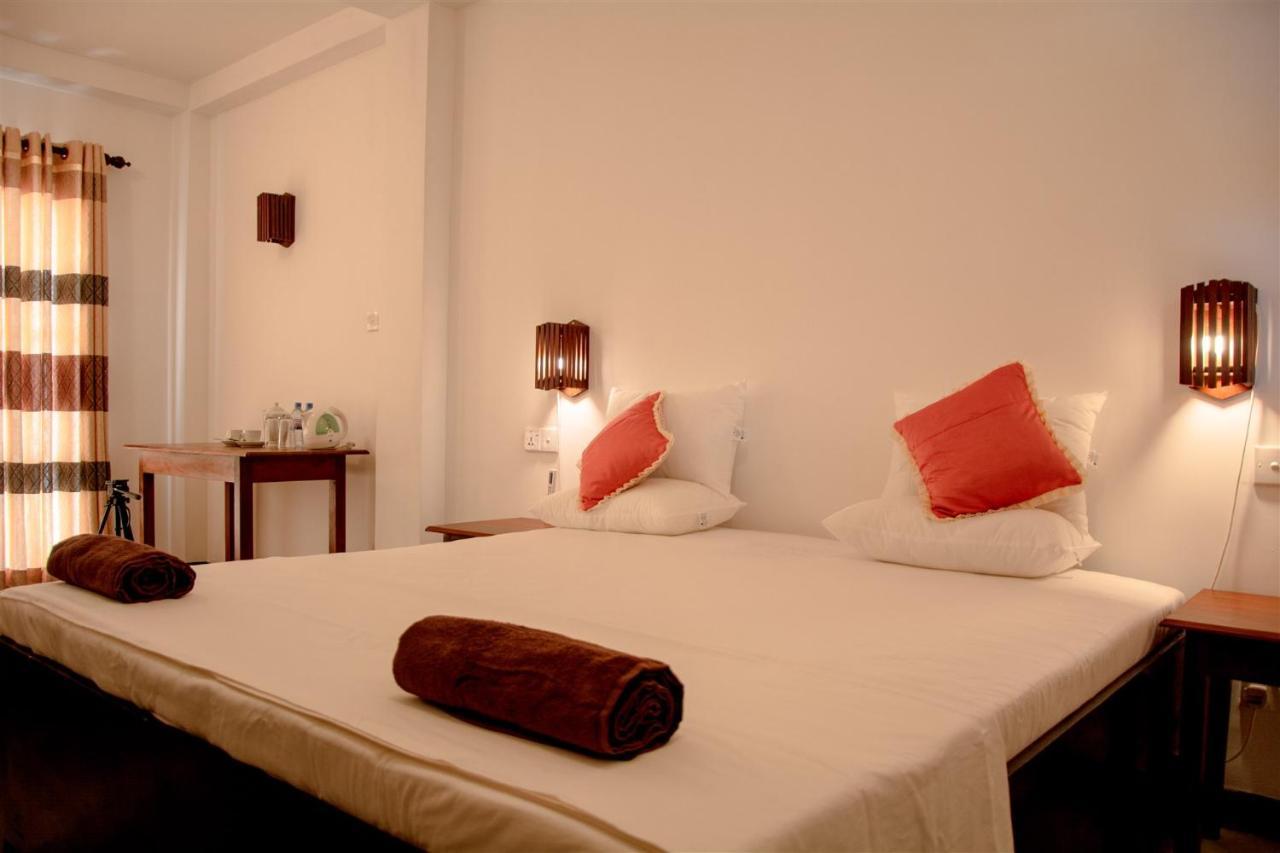 Bed and Breakfast Sailors' Bay Hikkaduwa Exterior foto