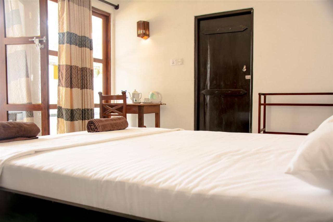 Bed and Breakfast Sailors' Bay Hikkaduwa Exterior foto